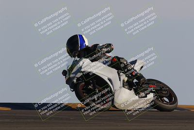 media/Dec-04-2022-CVMA (Sun) [[e38ca9e4fc]]/Race 12 500 Supersport-350 Supersport/